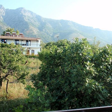 Meraklis Rooms Kariotes Bagian luar foto