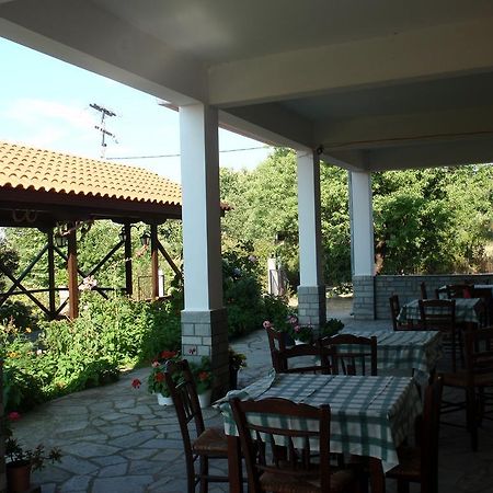 Meraklis Rooms Kariotes Bagian luar foto