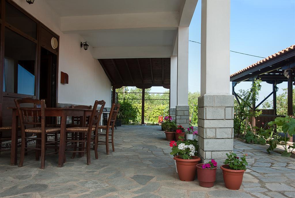 Meraklis Rooms Kariotes Bagian luar foto