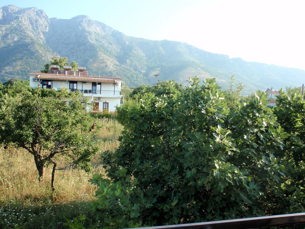 Meraklis Rooms Kariotes Bagian luar foto