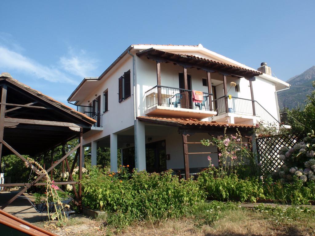 Meraklis Rooms Kariotes Bagian luar foto