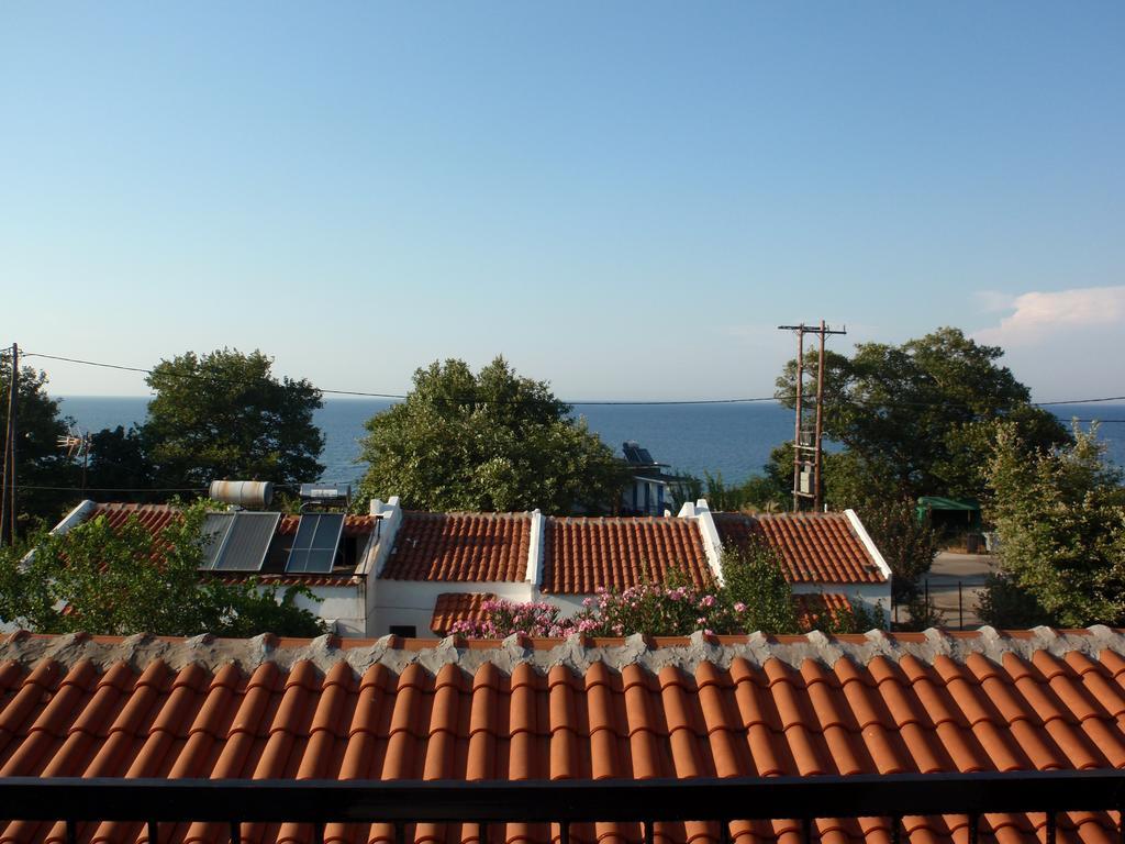 Meraklis Rooms Kariotes Bagian luar foto