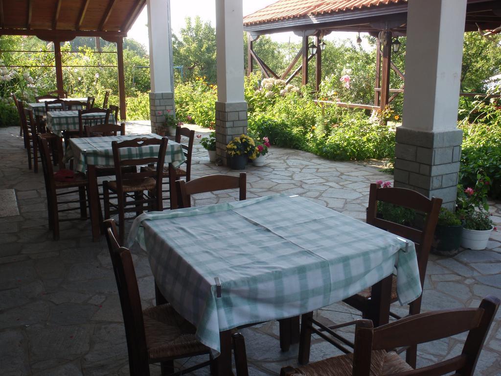 Meraklis Rooms Kariotes Bagian luar foto