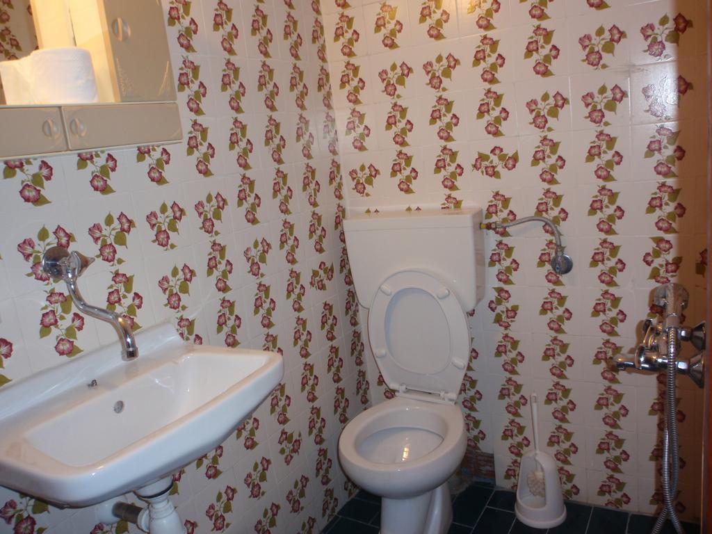 Meraklis Rooms Kariotes Bagian luar foto