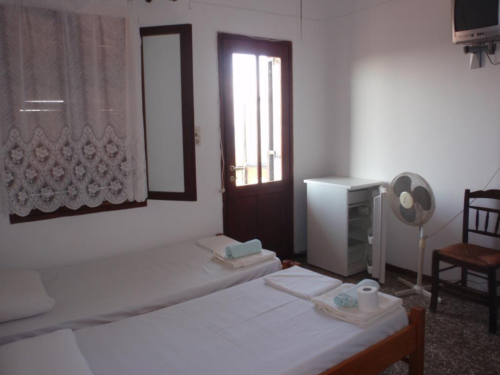 Meraklis Rooms Kariotes Bagian luar foto