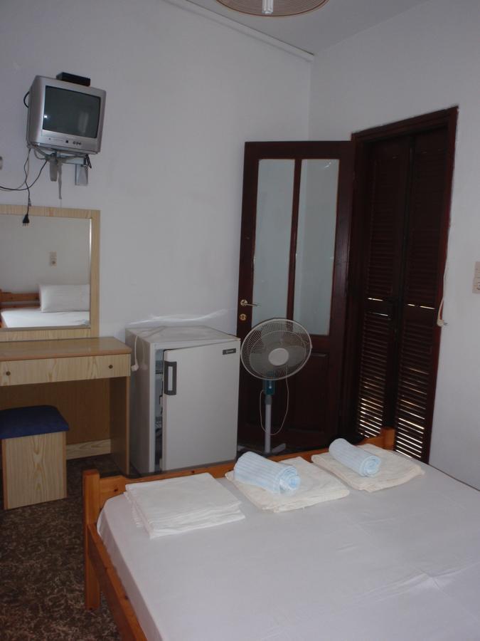 Meraklis Rooms Kariotes Bagian luar foto